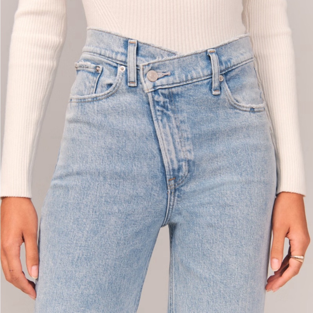 Abercrombie & Fitch Curve Love Ultra High Rise 90's Straight Jean